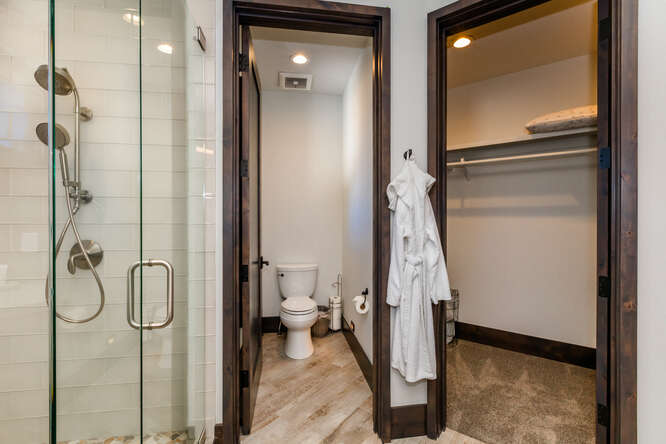 10701 Carson Range Court-small-040-067-Bathroom-666x444-72dpi